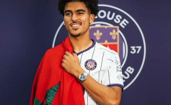 الدولي المغربي ولاعب نادي تولوز، زكريا أبو خلال رفض بشكل قاطع حمل قميص المثلية الجنسية